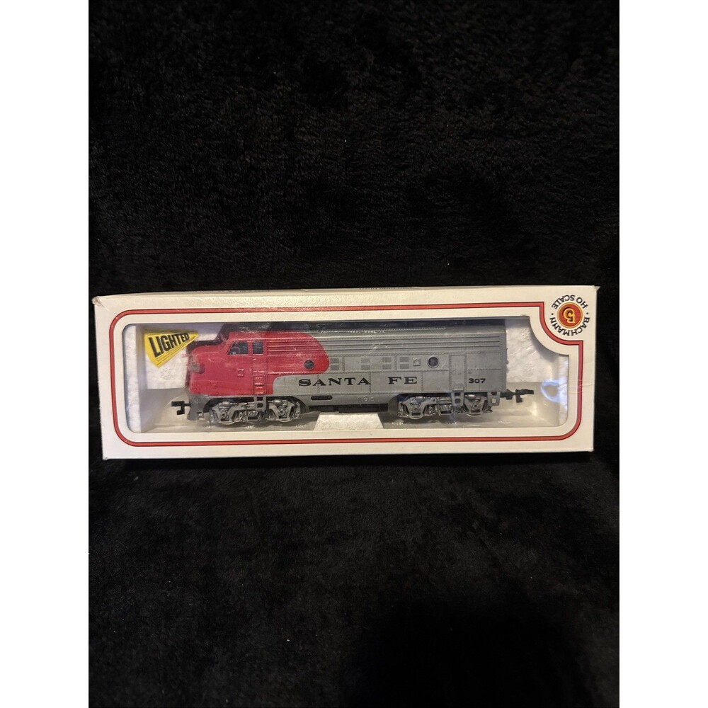 Bachmann "SANTA FE" #307 Diesel Loco.Vintage HO scale With Lights